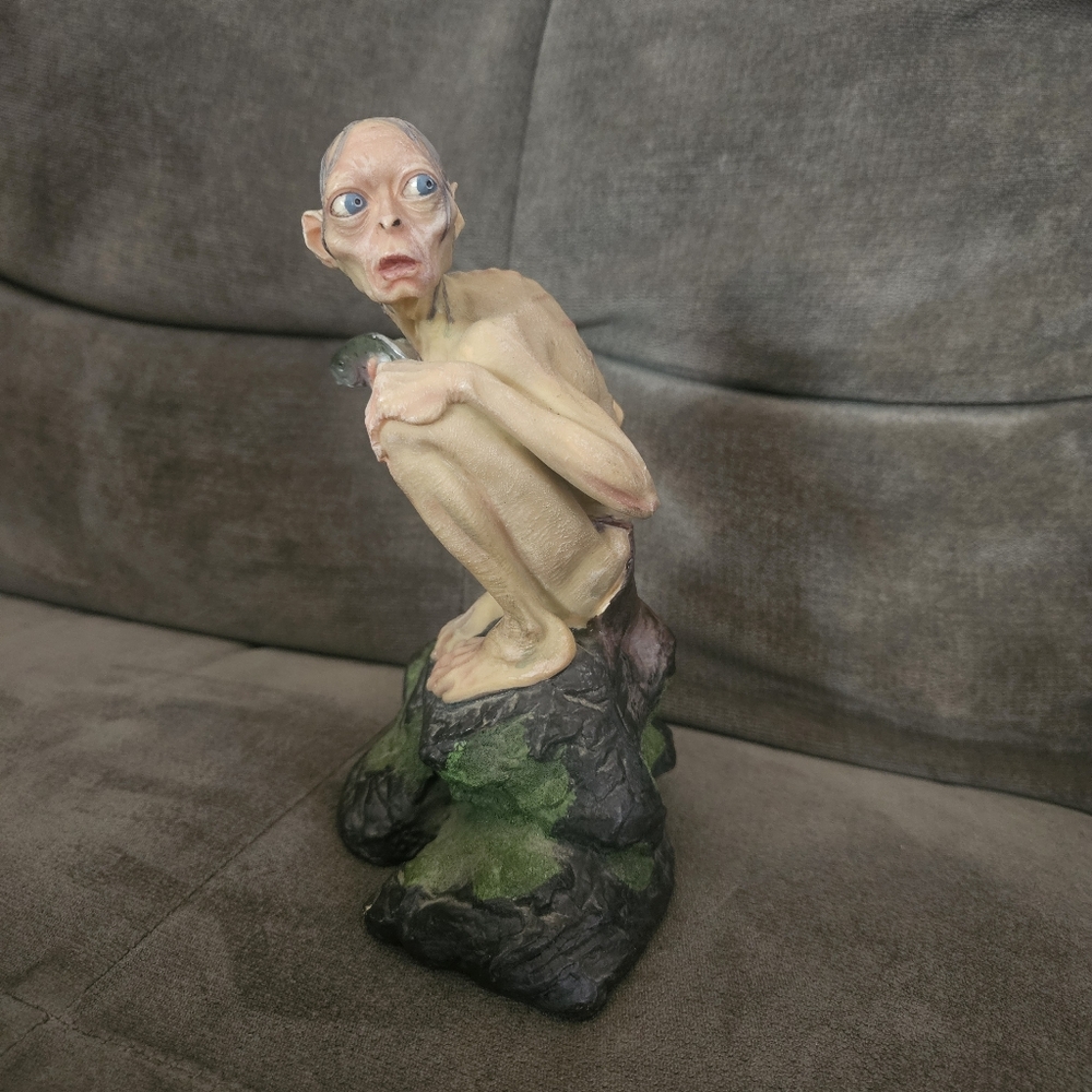 Lord of the Rings Gollum Sméagol Statue - DAMAGED